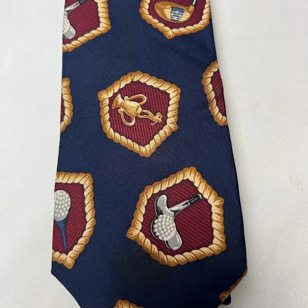 Roundtree & Yorke Necktie Golf Theme Novelty Silk Golf Clubs Trophy USA Dad Gift